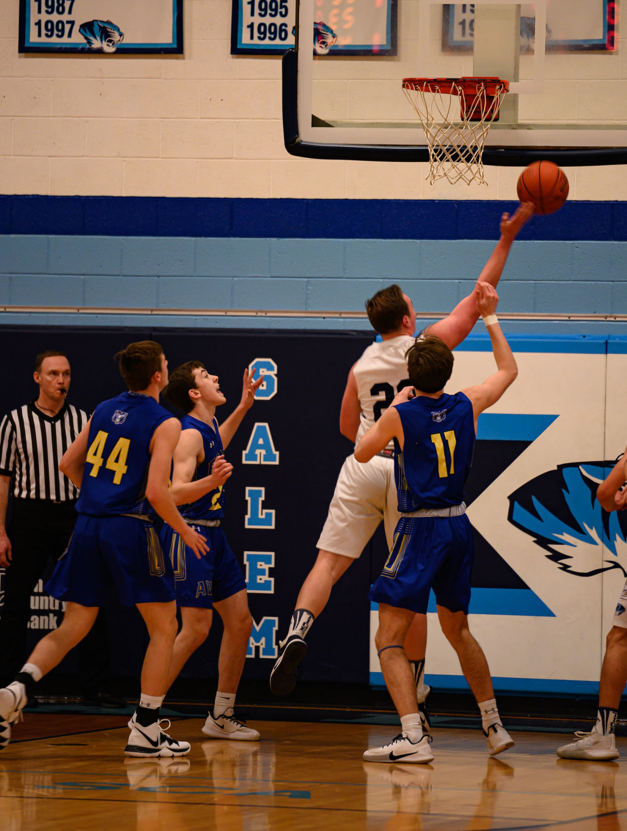 BoysBasketballvsAva(80of154)-Copy.jpg